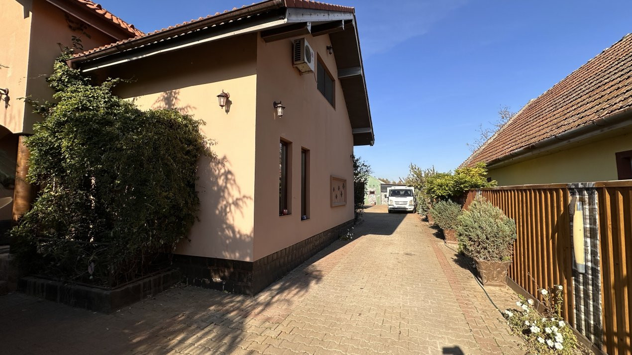 Casa individuala, 160 mp cu atelier auto 110 mp, in Utvin 2, foxfort.ro