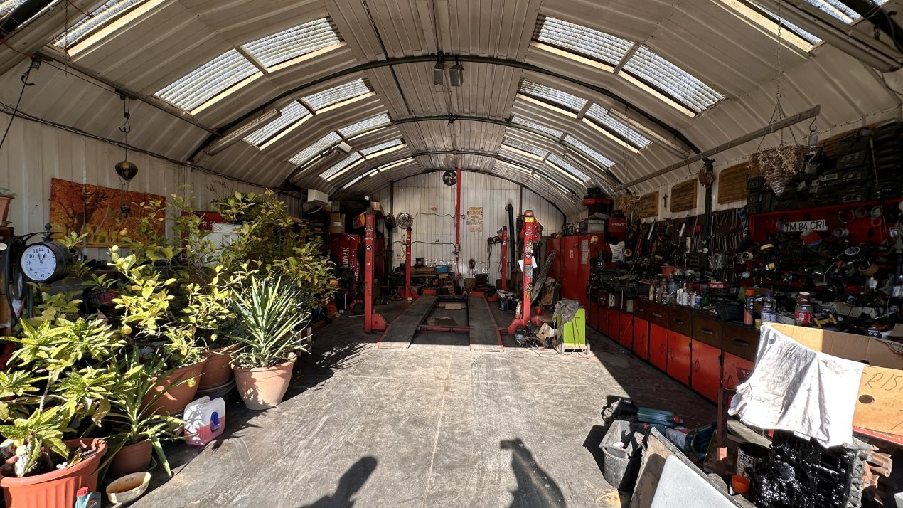 Casa individuala, 160 mp cu atelier auto 110 mp, in Utvin 6, foxfort.ro
