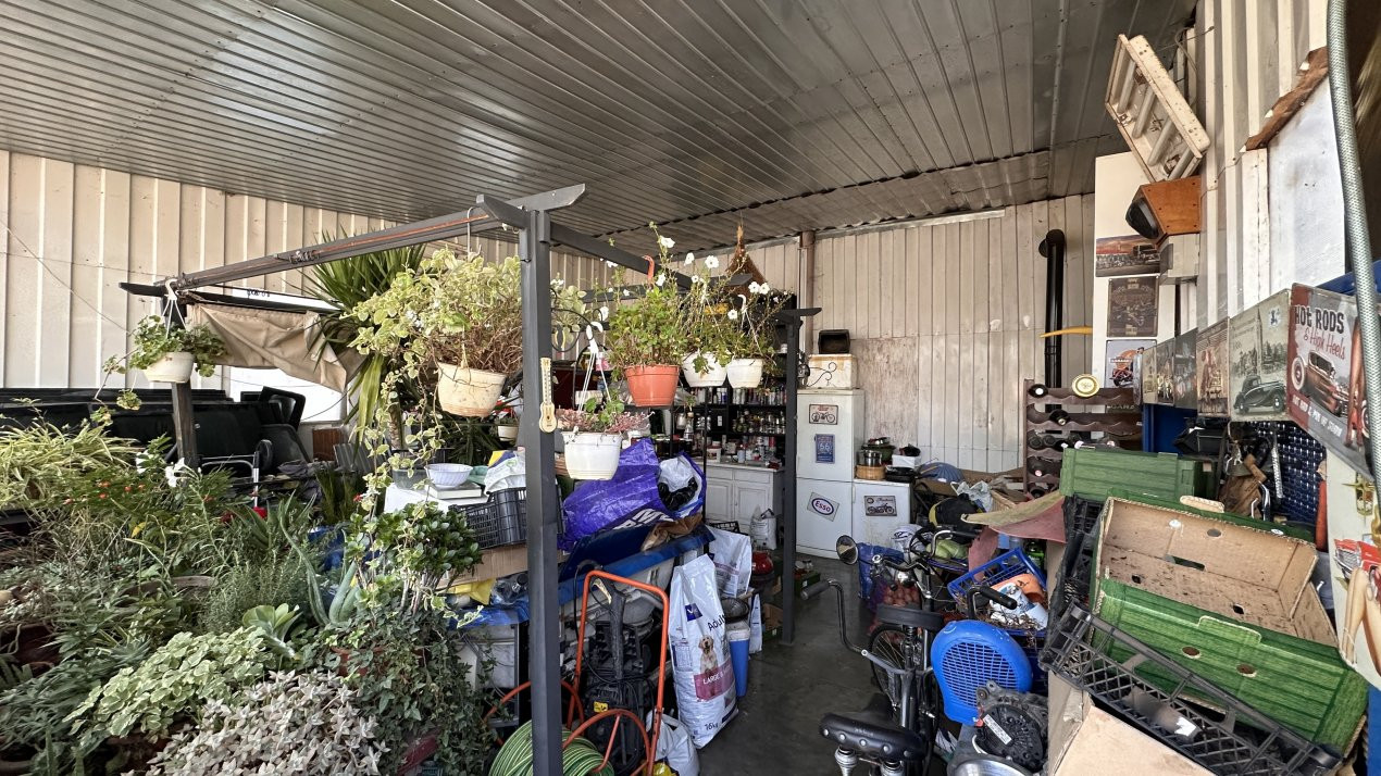 Casa individuala, 160 mp cu atelier auto 110 mp, in Utvin 11, foxfort.ro
