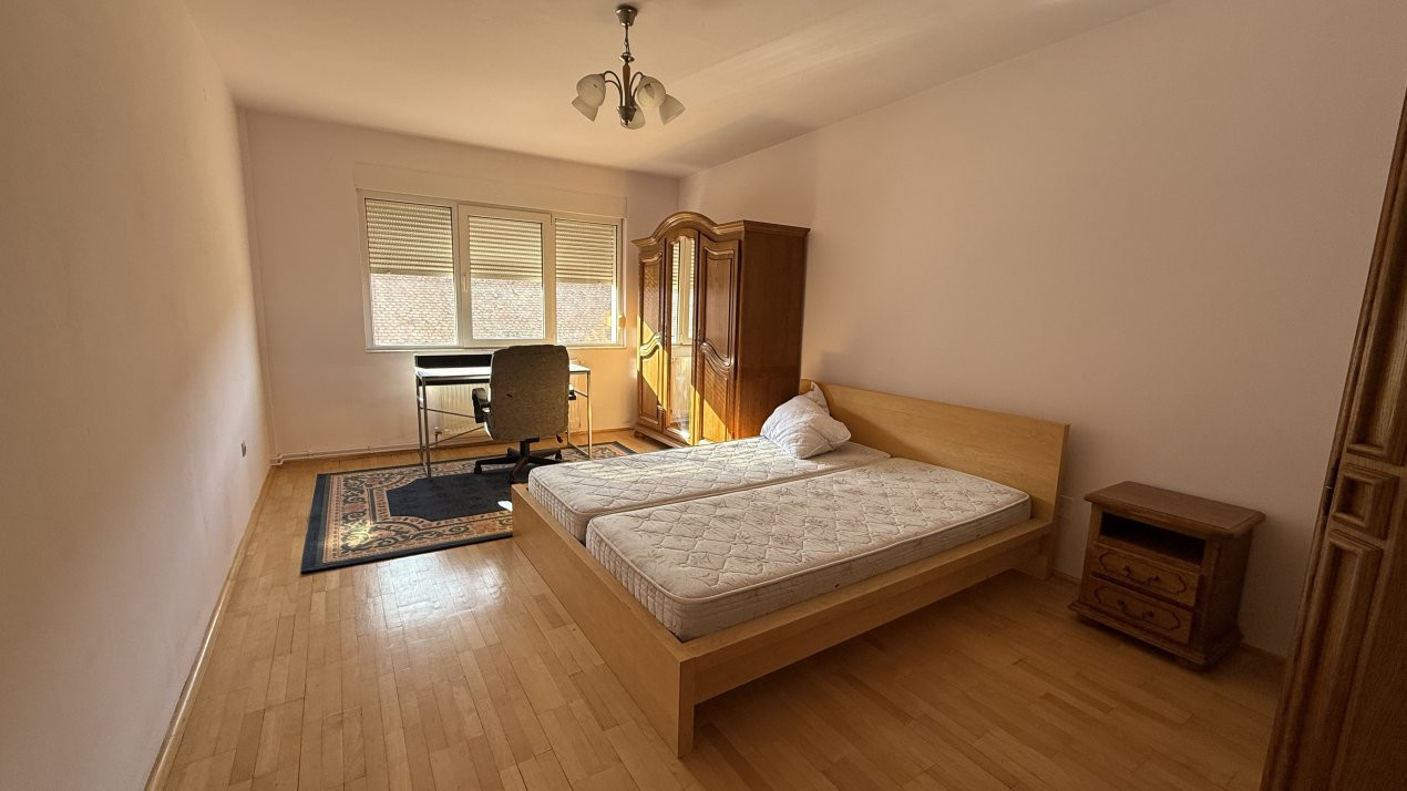Apartament cu 4 camere, de inchiriat, in Centrul orasului 2, foxfort.ro