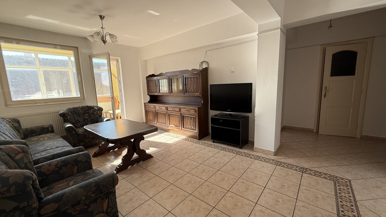 Apartament cu 4 camere, de inchiriat, in Centrul orasului 4, foxfort.ro