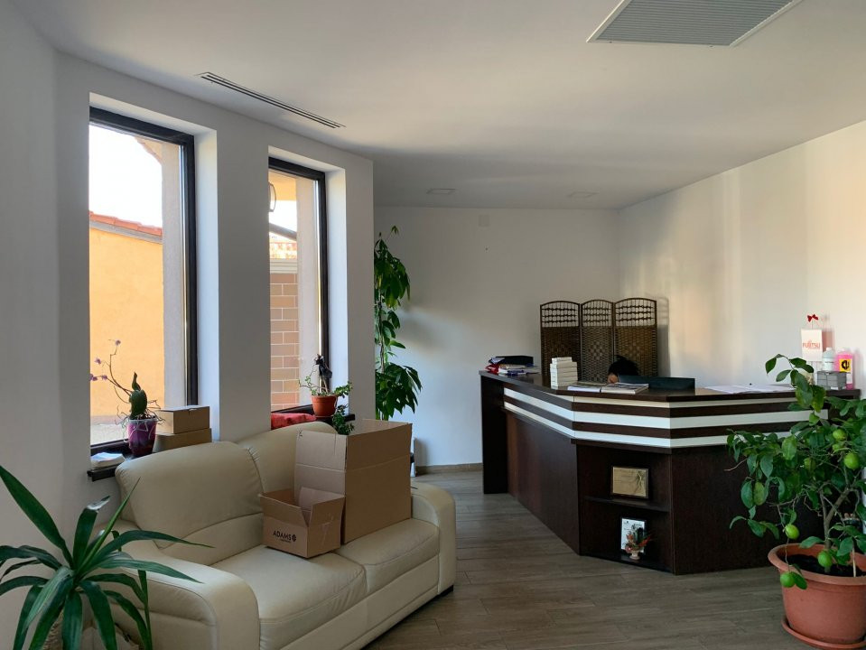 Spatiu comercial cu 12 incaperi si suprafata de 630 mp, zona Mircea cel Batran 1, foxfort.ro