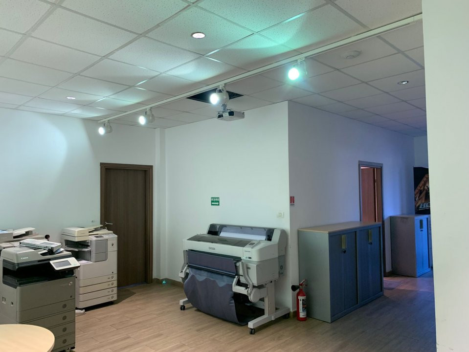 Spatiu comercial cu 12 incaperi si suprafata de 630 mp, zona Mircea cel Batran 4, foxfort.ro