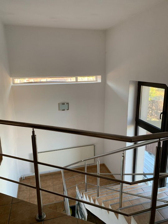 Spatiu comercial cu 12 incaperi si suprafata de 630 mp, zona Mircea cel Batran 6, foxfort.ro