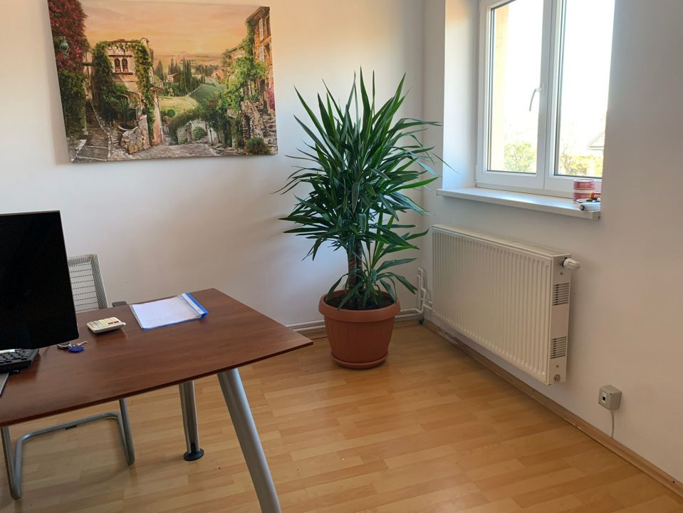 Spatiu comercial cu 12 incaperi si suprafata de 630 mp, zona Mircea cel Batran 7, foxfort.ro