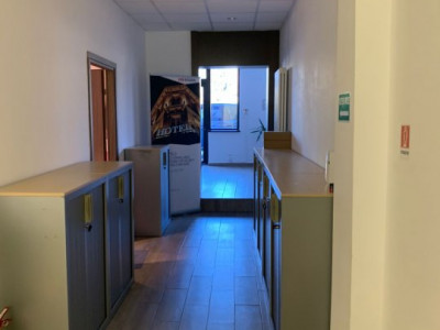 Spatiu comercial cu 12 incaperi si suprafata de 630 mp, zona Mircea cel Batran imagine mica 5, foxfort.ro