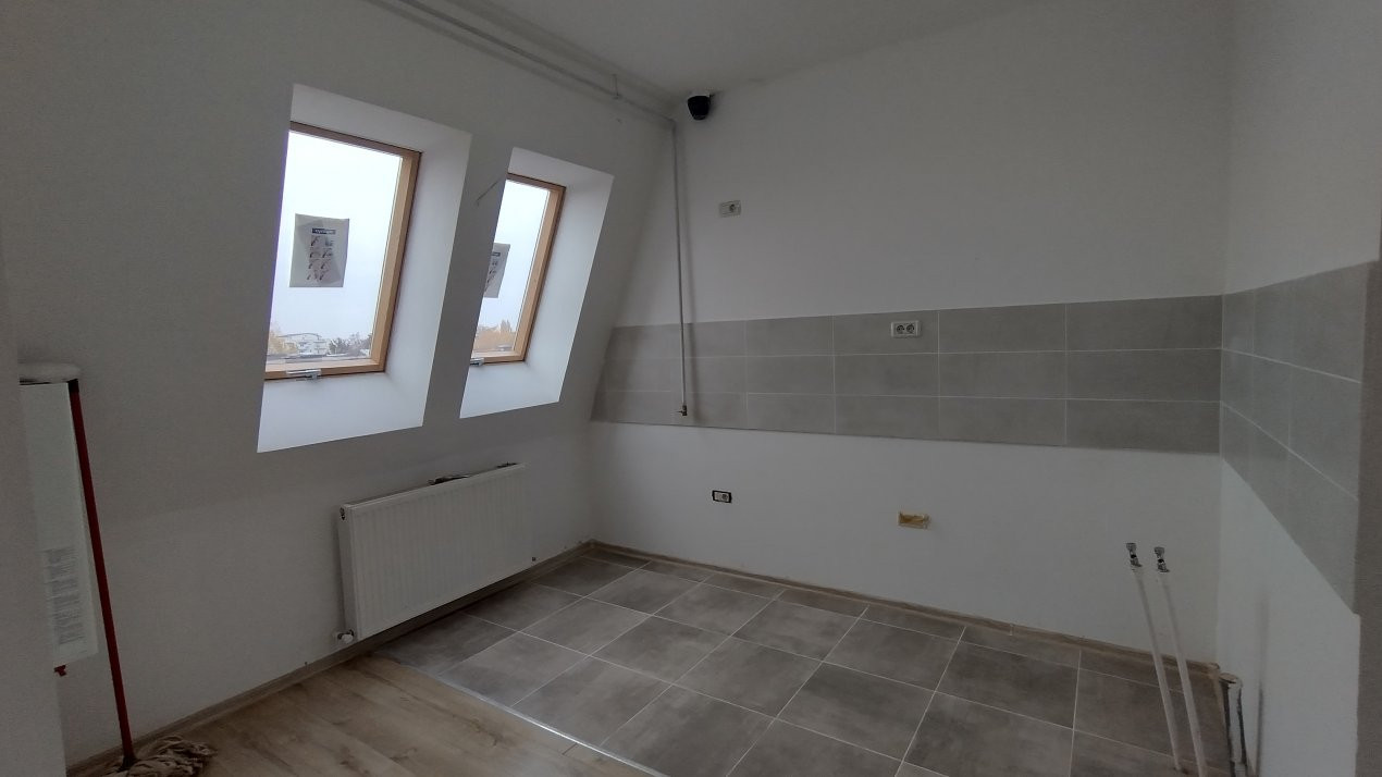 Apartament 3 camere la mansarda - 75mp utili, Zona Aradului 2, foxfort.ro