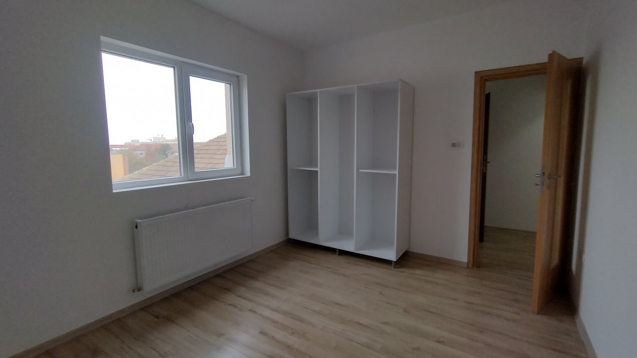 Apartament 3 camere la mansarda - 75mp utili, Zona Aradului 5, foxfort.ro