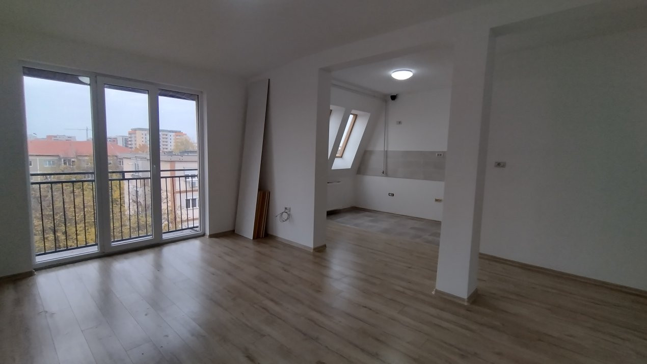 Apartament 3 camere la mansarda - 75mp utili, Zona Aradului 8, foxfort.ro