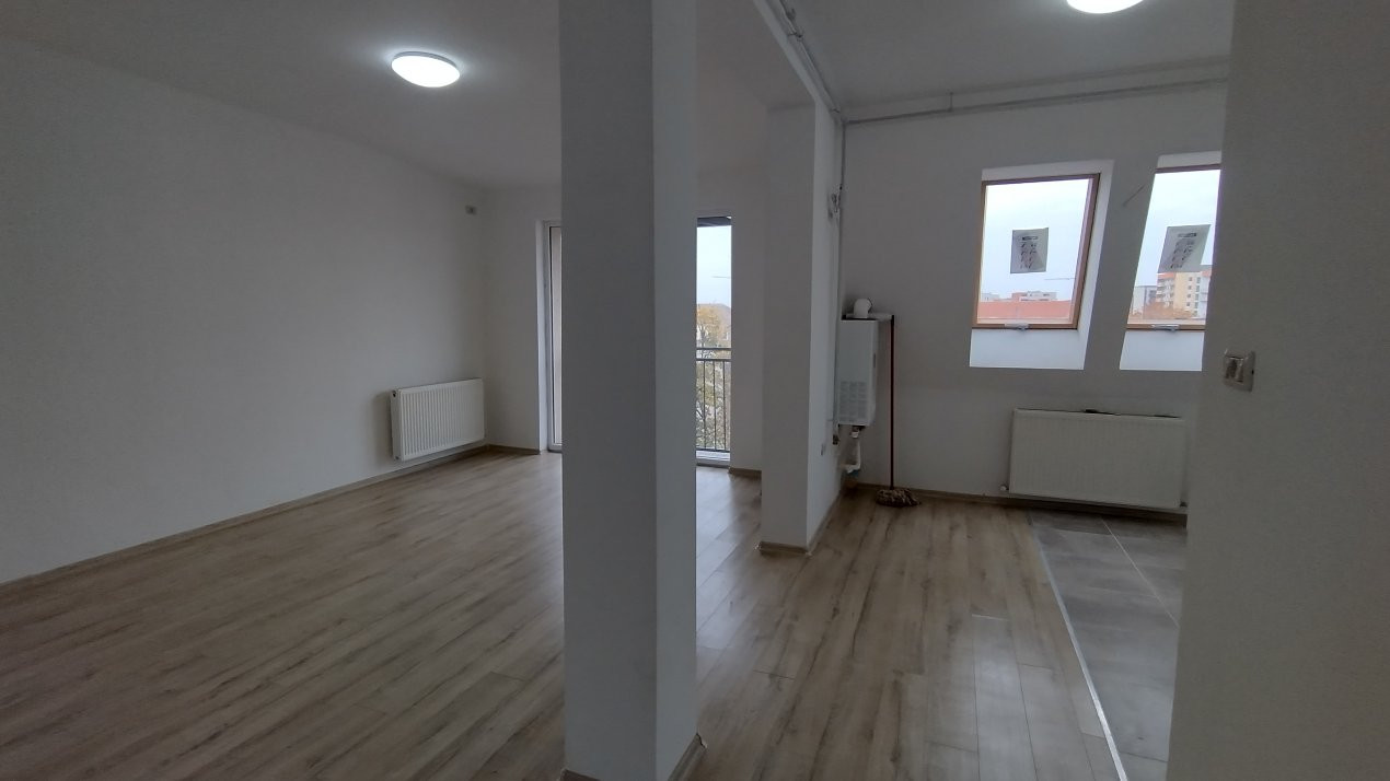 Apartament 3 camere la mansarda - 75mp utili, Zona Aradului 10, foxfort.ro