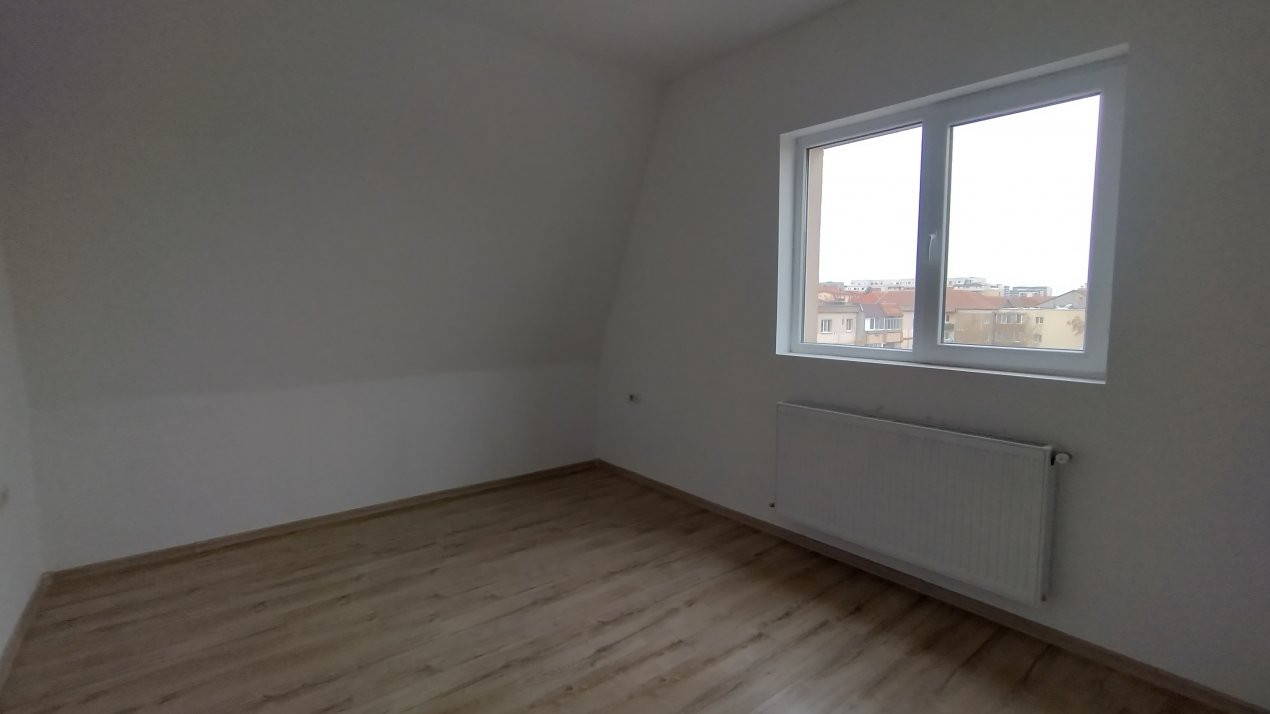 Apartament 3 camere la mansarda - 75mp utili, Zona Aradului 13, foxfort.ro