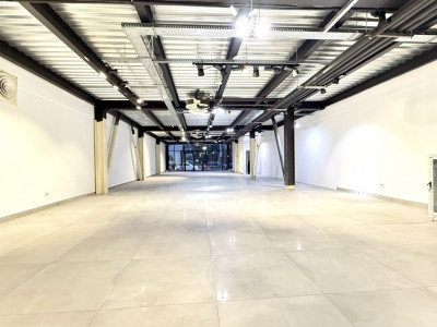 Showroom premium pe 2 nivele 560 mp, in zona Lipovei imagine mica 2, foxfort.ro