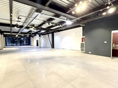 Showroom premium pe 2 nivele 560 mp, in zona Lipovei imagine mica 4, foxfort.ro