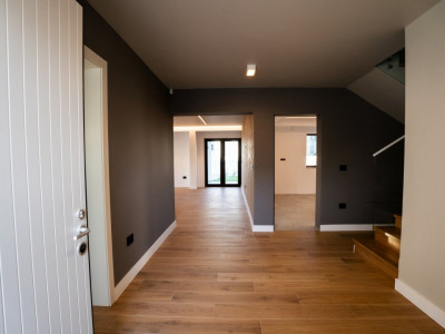 OCAZIE - Casa individuala deosebita cu 5 camere, 243 mp - Timisoara imagine mica 15, foxfort.ro