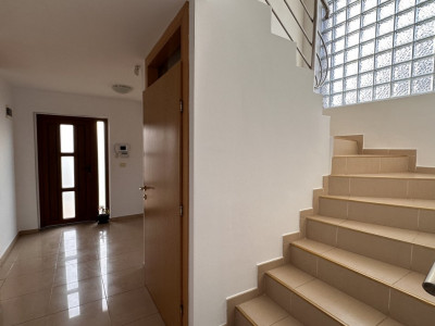 Duplex 4 camere, 2 bai, 130 mp utili, zona Mosnita Noua imagine mica 3, foxfort.ro