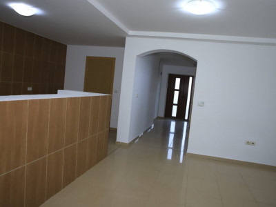 Duplex 4 camere, 2 bai, 130 mp utili, zona Mosnita Noua imagine mica 16, foxfort.ro