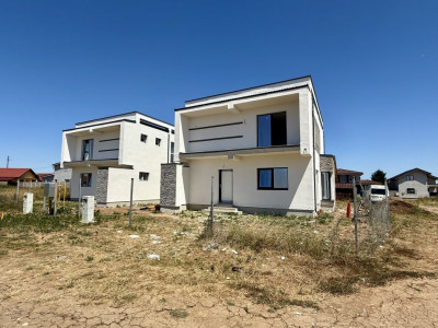 Duplex cu 5 camere, teren de 365 mp - Sanandrei imagine mica 2, foxfort.ro