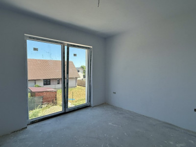 Duplex cu 5 camere, teren de 365 mp - Sanandrei imagine mica 7, foxfort.ro