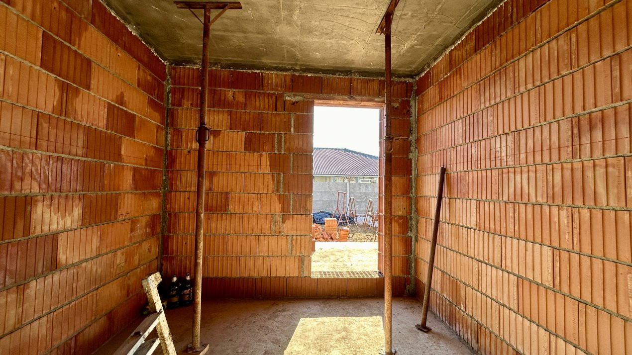 Duplex 4 camere pe parter + perete dublu despartitor - Sanandrei 5, foxfort.ro