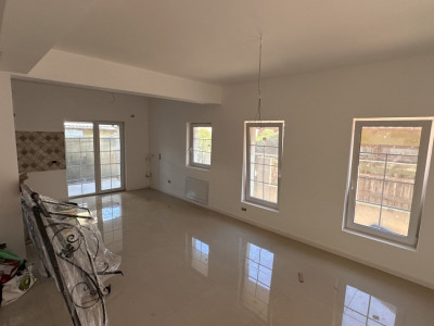 Casa tip duplex 3 camere zona excelenta - V379
