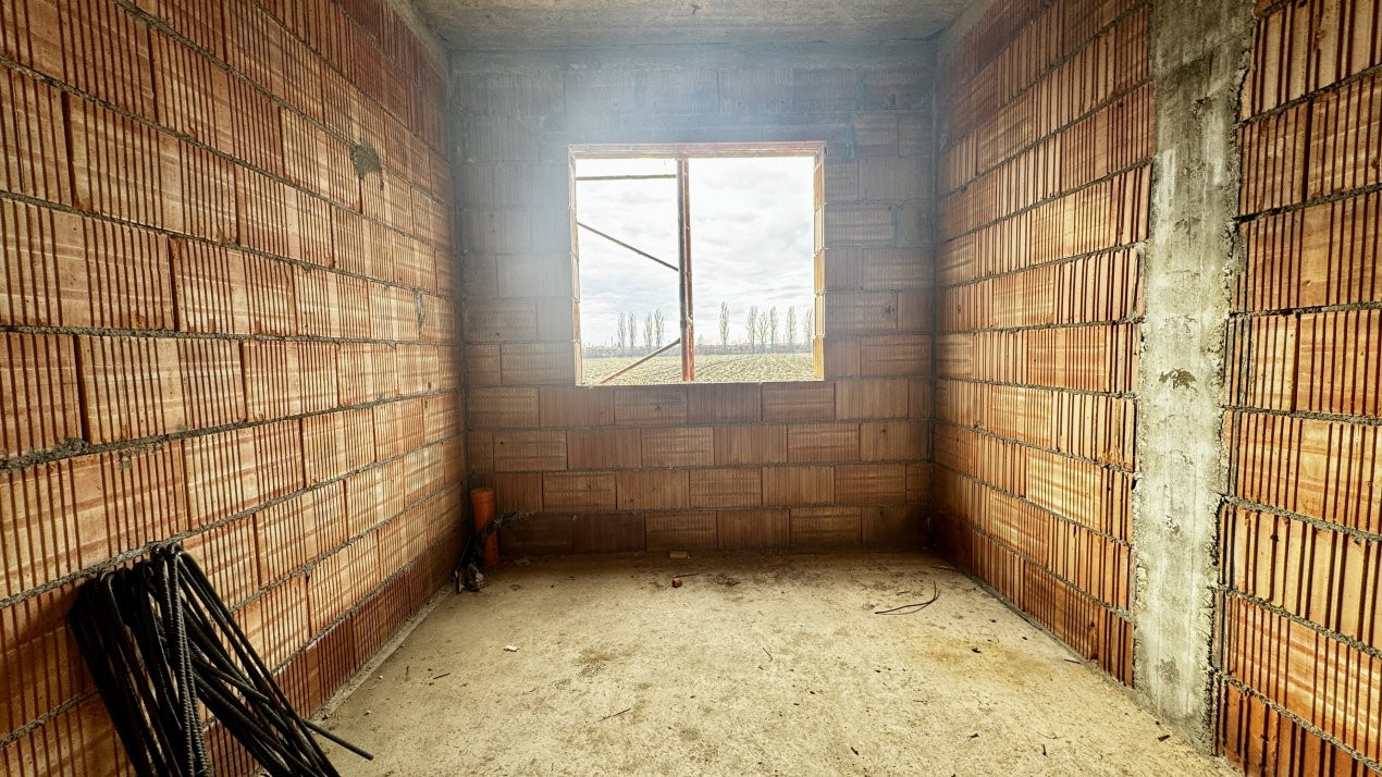 Duplex cu 4 camere in Sag, zona Manastire 2, foxfort.ro