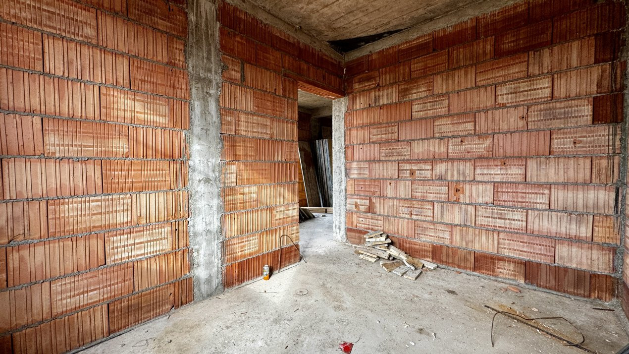 Duplex cu 4 camere in Sag, zona Manastire 4, foxfort.ro