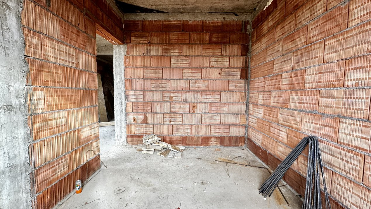 Duplex cu 4 camere in Sag, zona Manastire 5, foxfort.ro