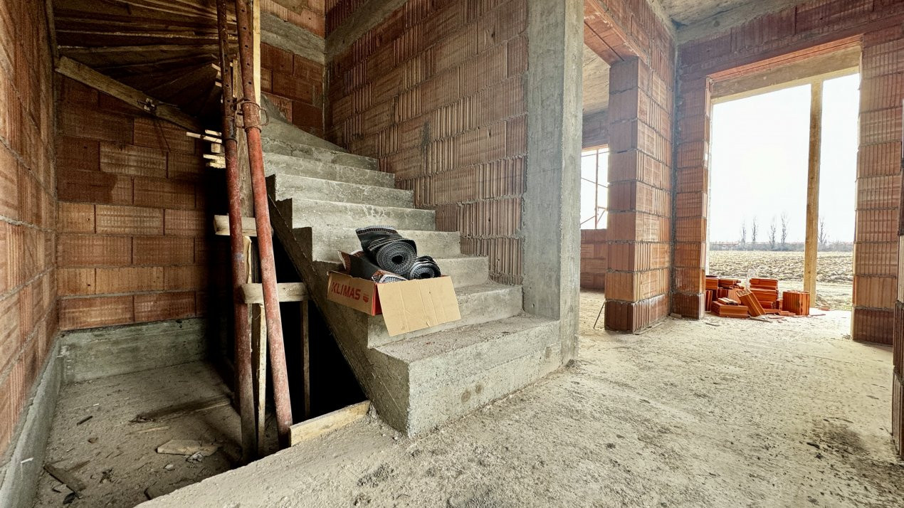 Duplex cu 4 camere in Sag, zona Manastire 6, foxfort.ro