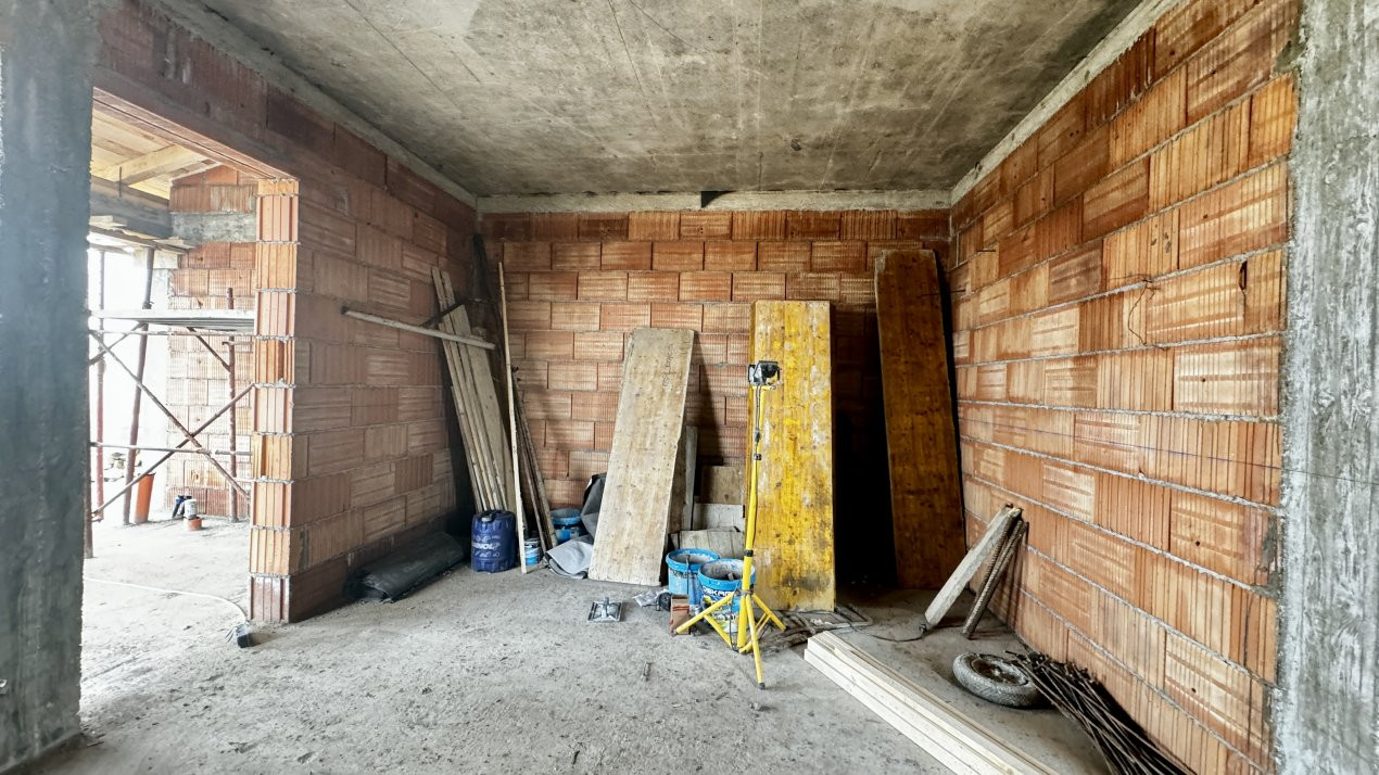 Duplex cu 4 camere in Sag, zona Manastire 10, foxfort.ro