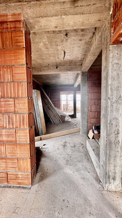 Duplex cu 4 camere in Sag, zona Manastire 11, foxfort.ro