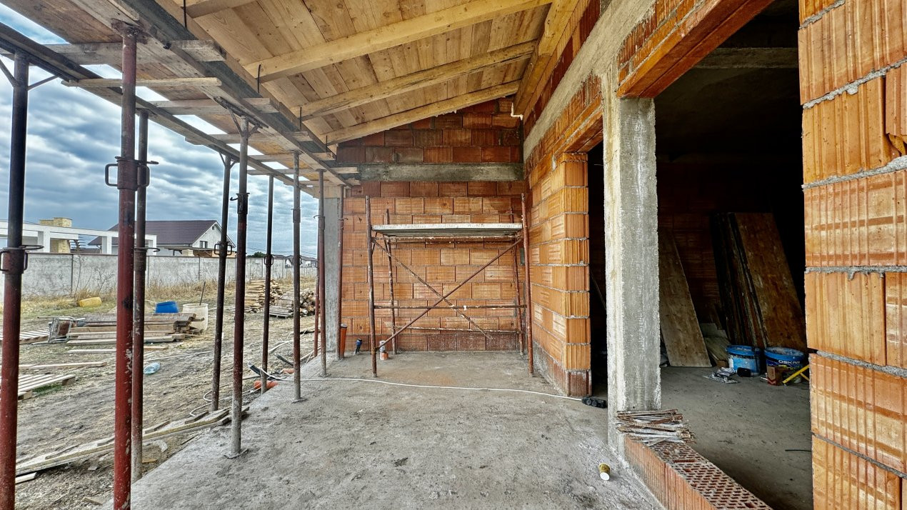 Duplex cu 4 camere in Sag, zona Manastire 13, foxfort.ro