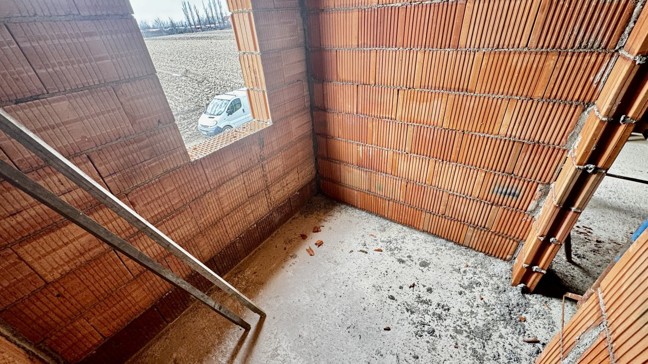 Duplex cu 4 camere in Sag, zona Manastire 15, foxfort.ro