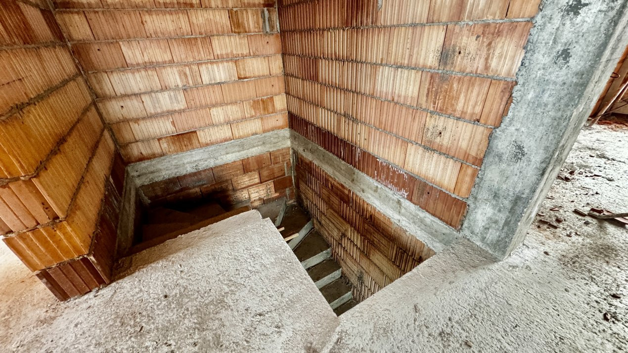 Duplex cu 4 camere in Sag, zona Manastire 16, foxfort.ro