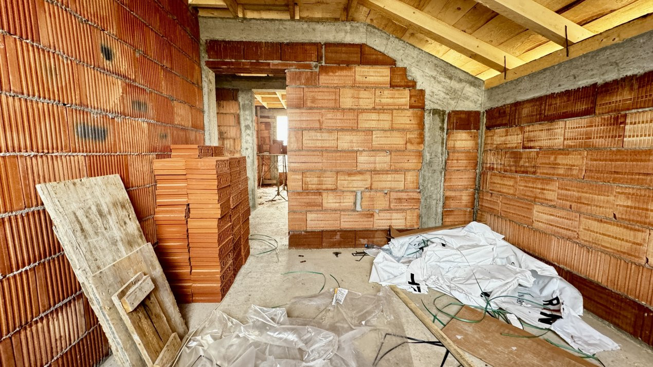 Duplex cu 4 camere in Sag, zona Manastire 19, foxfort.ro