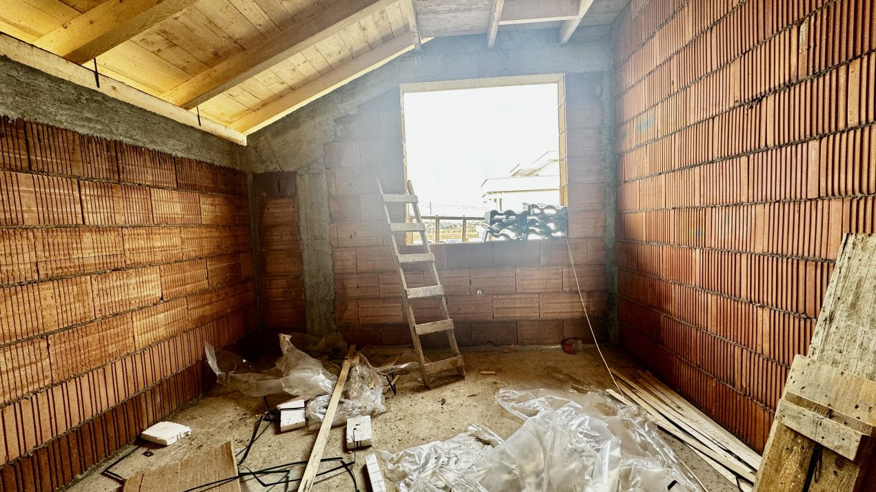 Duplex cu 4 camere in Sag, zona Manastire 20, foxfort.ro