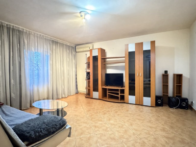 Apartament cu centrala, etaj intermediar, zona Lunei