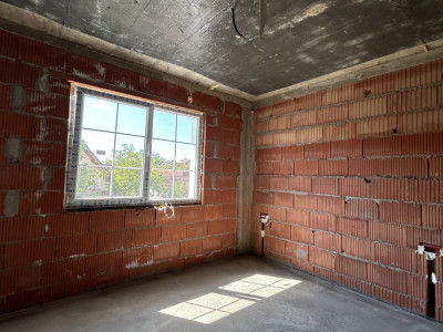  Apartament 2 camere, semidecomandat, etajul 1,  zona Dambovita - ID V2383