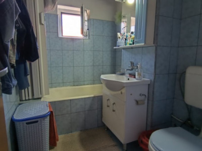 Apartament 3 camere, 90mp, parter inalt, zona Sinaia-Centru - V2388