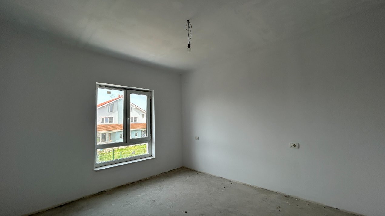 Duplex 5 camere spatios, cu 3 locuri de parcare - Dumbravita 3, foxfort.ro