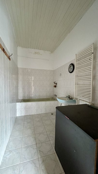 Apartament cu 3 camere, 97 mp utili la parter - zona Garii 8, foxfort.ro