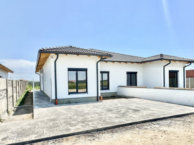 Duplex cu 4 camere - Toate utilitatile + Asfalt - Mosnita Noua