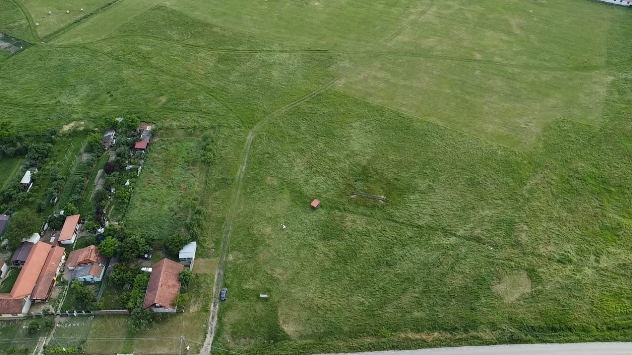 COMISION 0% Teren intravilan 6400 mp la drum asfaltat - Padureni 7, foxfort.ro