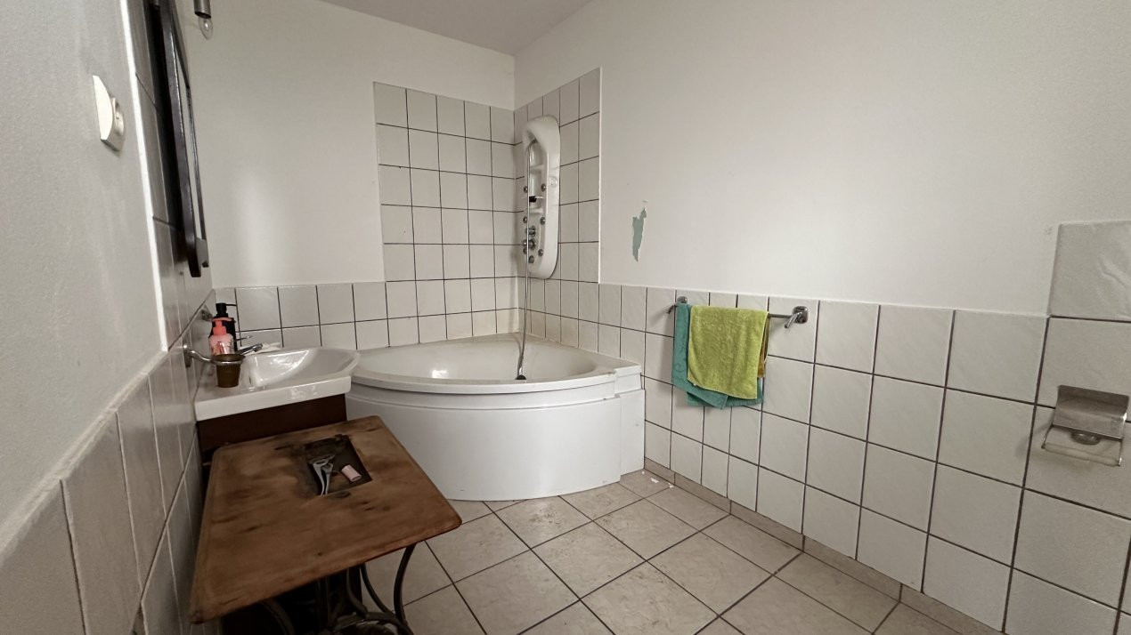 Casa individuala 6 camere, 200 mp, in Mosnita Veche, vatra satului 6, foxfort.ro