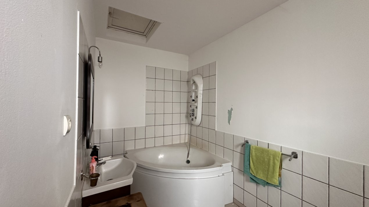 Casa individuala 6 camere, 200 mp, in Mosnita Veche, vatra satului 7, foxfort.ro