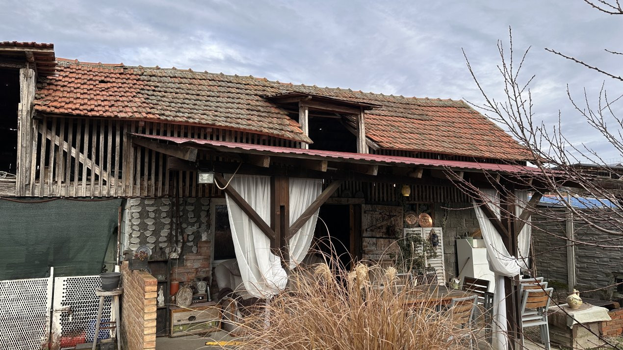 Casa individuala 6 camere, 200 mp, in Mosnita Veche, vatra satului 8, foxfort.ro