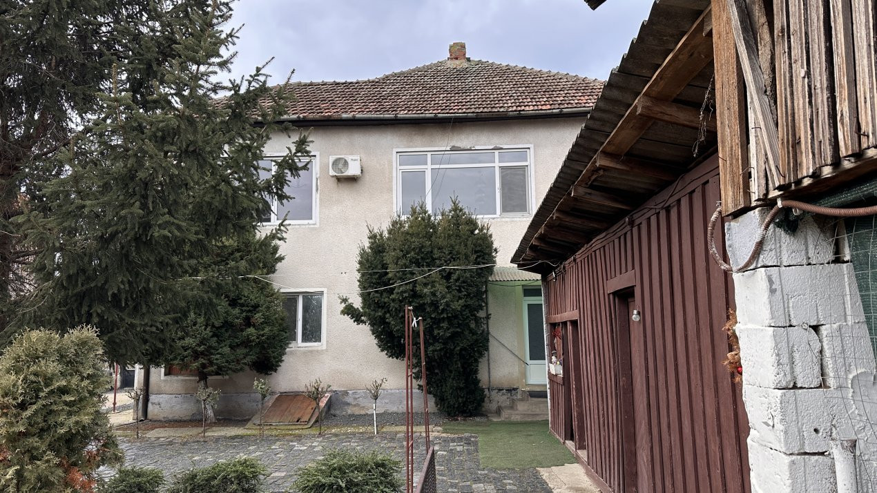 Casa individuala 6 camere, 200 mp, in Mosnita Veche, vatra satului 10, foxfort.ro