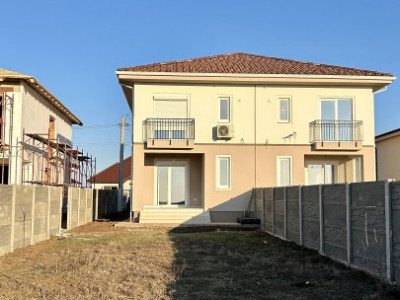 Duplex cu 4 camere si teren de 375 mp - zona Sanandrei