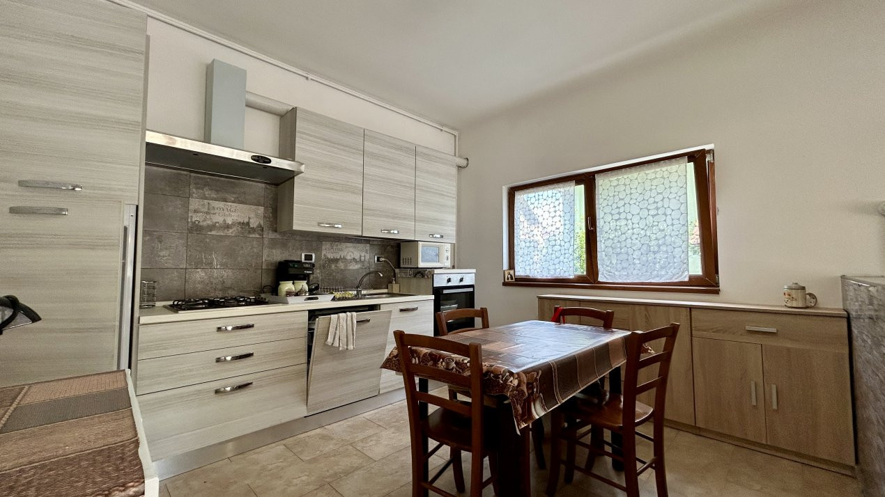 Apartament cu 3 camere la parter si teren de 160 mp - Ghiroda 4, foxfort.ro