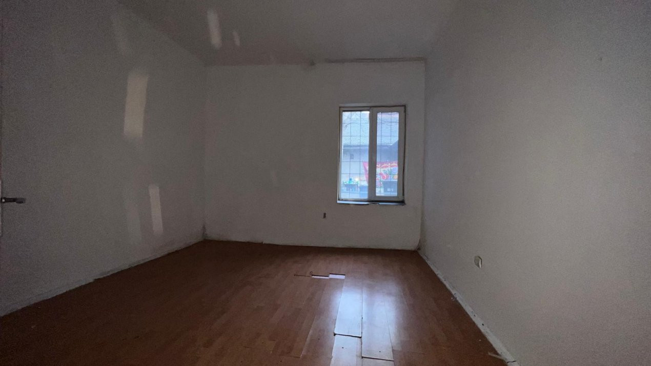 COMISION 0% Casa de vanzare cu 5 apartamente la curte comuna in zona Traian 4, foxfort.ro