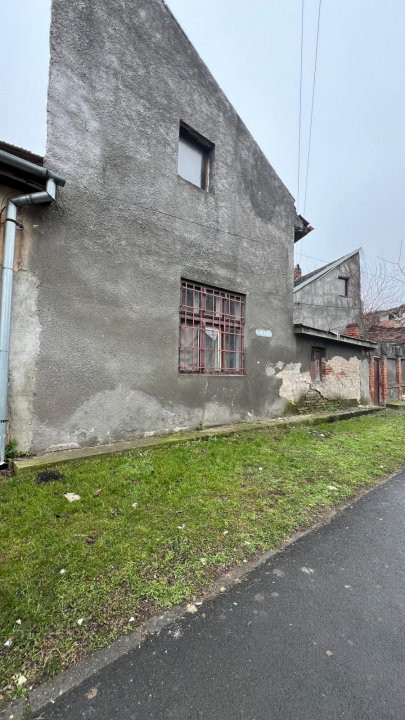 COMISION 0% Casa de vanzare cu 5 apartamente la curte comuna in zona Traian 8, foxfort.ro